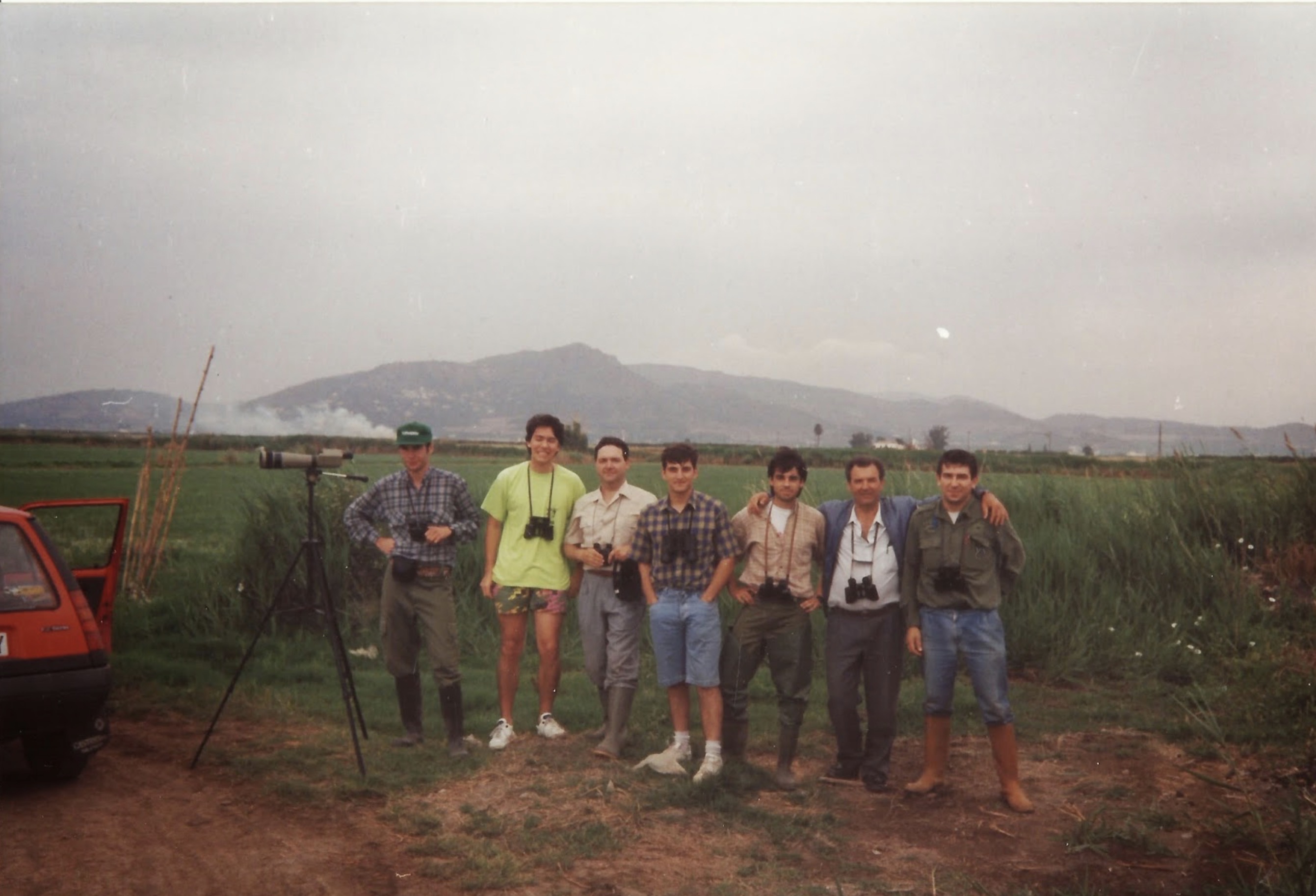 Grupo de seguimiento ornitológico en el Refugio de Fauna de la Marjal dels Moros, hacia 1990